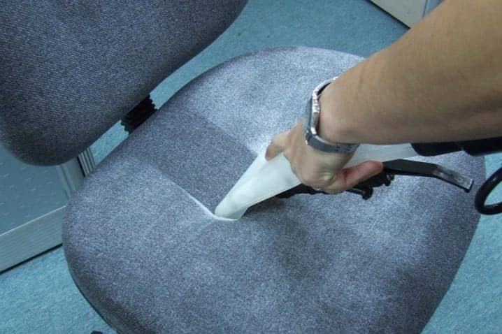 تمیز کردن صندلی های اداری